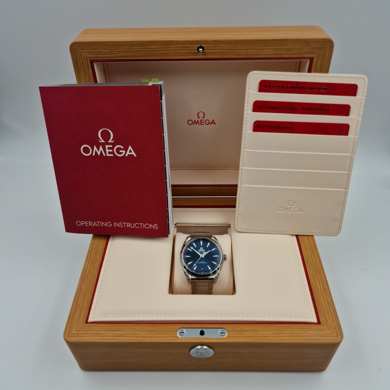 Omega Seamaster Aqua Terra Automatik Herrenuhr 22010412103004 - Papers and documentation