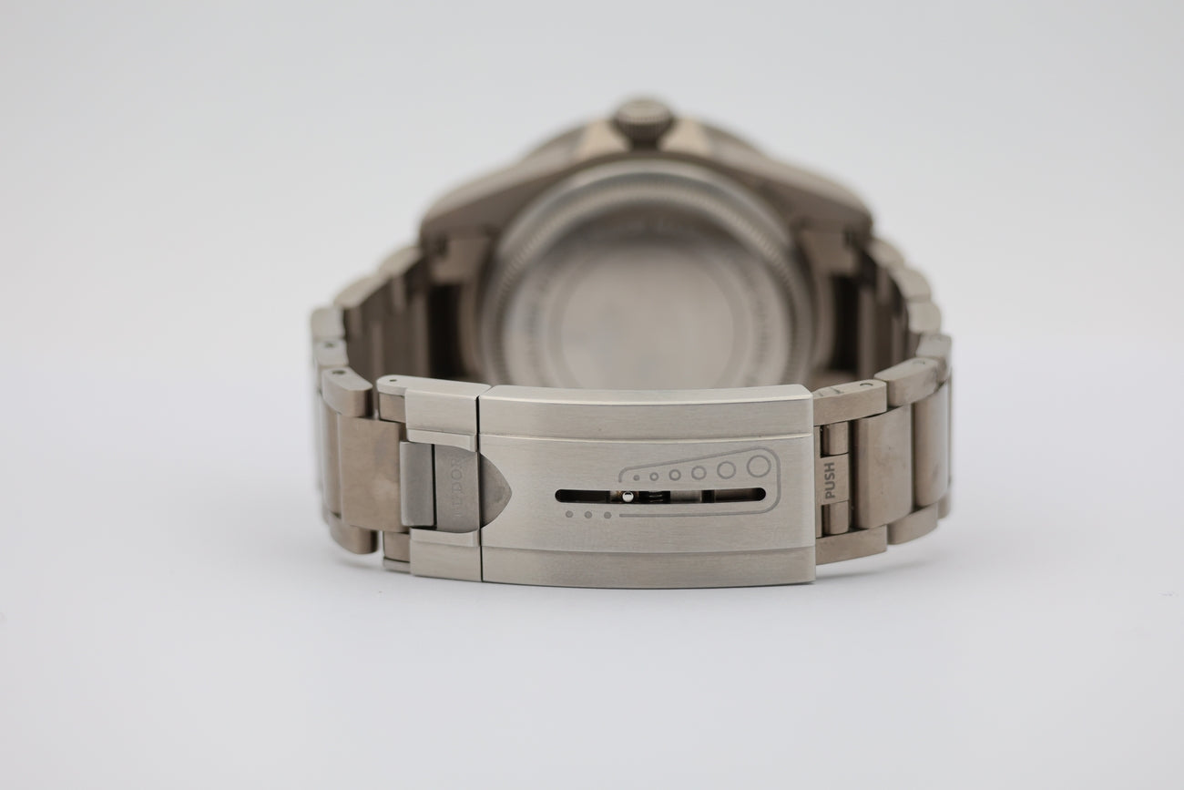 Tudor  Pelagos 42mm Automatik Herrenuhr Titan Blau 25600TB - Detailansicht 6