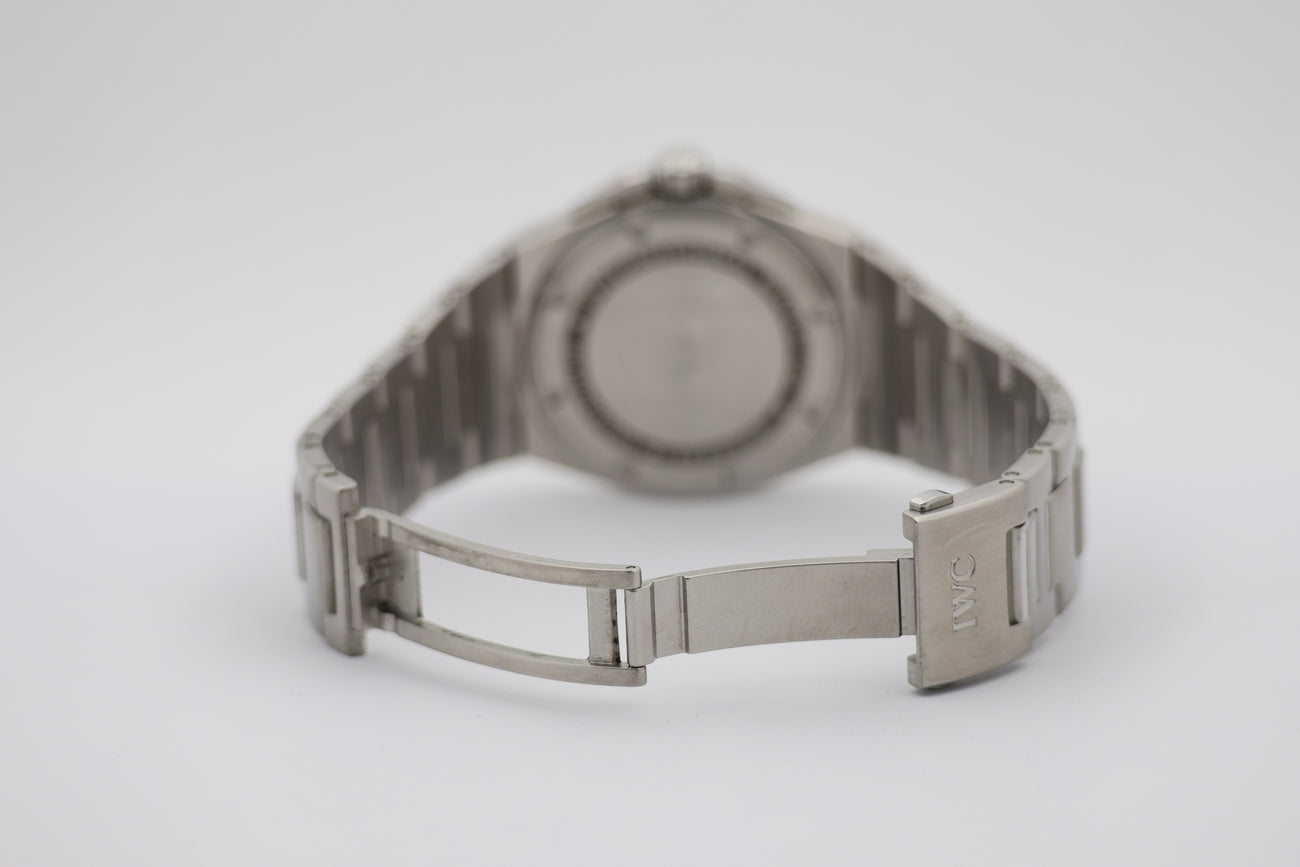 IWC Ingenieur Automatik Herrenuhr Schwarz IW323902 - Detailansicht 5