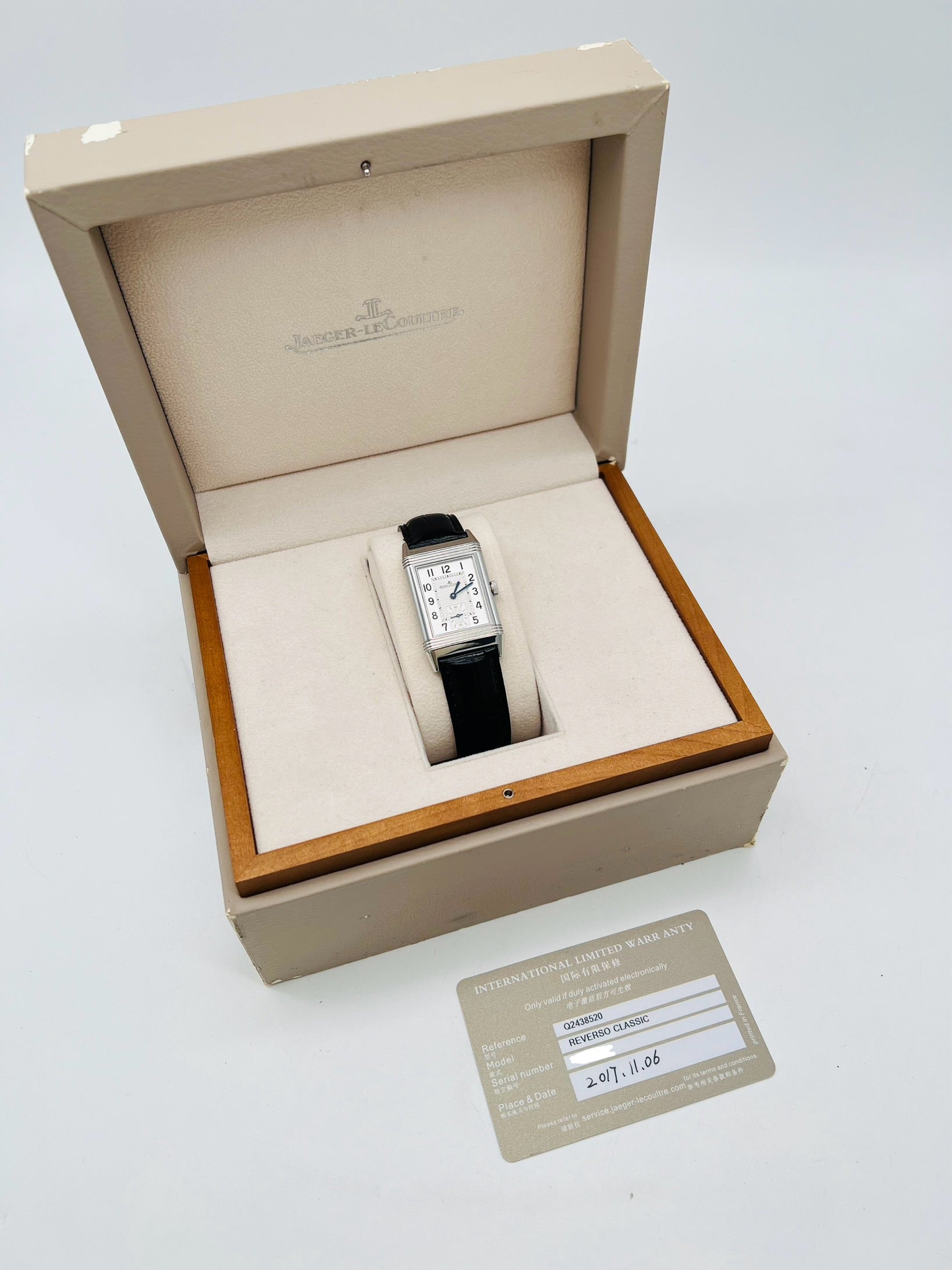 Jaeger-LeCoultre Reverso Classique 43mm x 26mm hand-wound men's watch Q438520 box + above papers