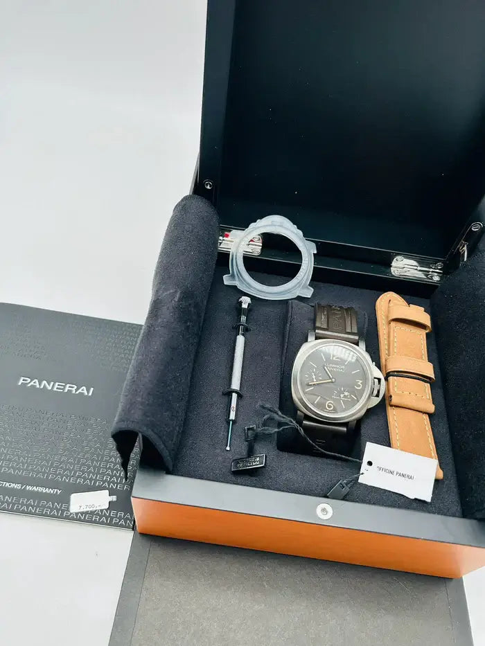 Panerai Luminor 8 Days Power Reverse Handaufzug 44mm Titan Herrenuhr PAM00797 Box + og. Papiere