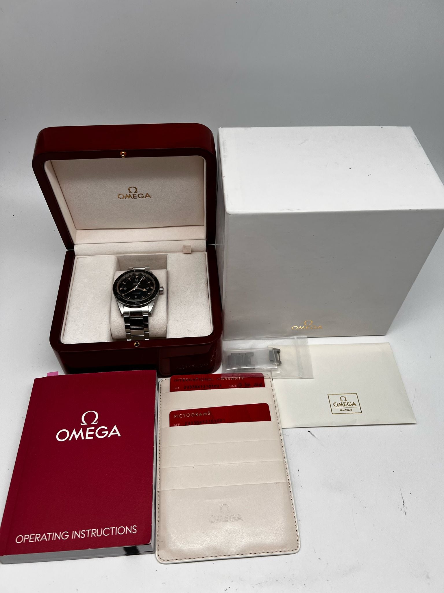 Omega Seamaster 300 Automatik Herrenuhr Schwarz	 23330412101001 Box + og. Papiere