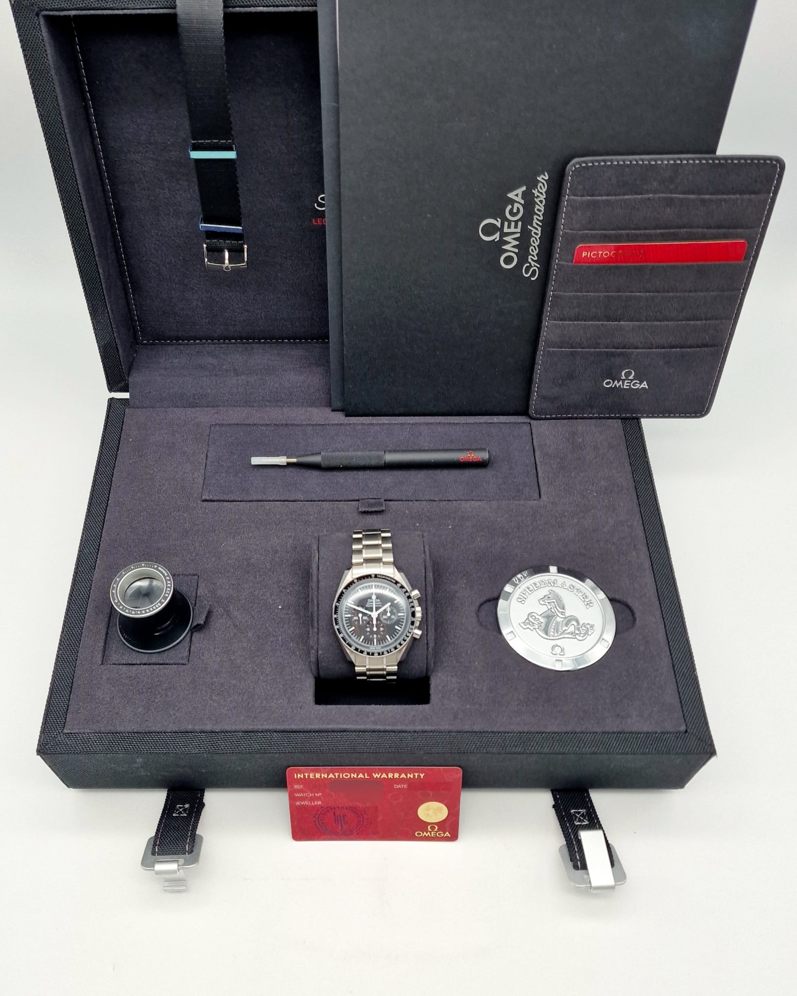 Omega Speedmaster Moonwatch Handaufzug 42 31130423001005 Box + og. Papiere