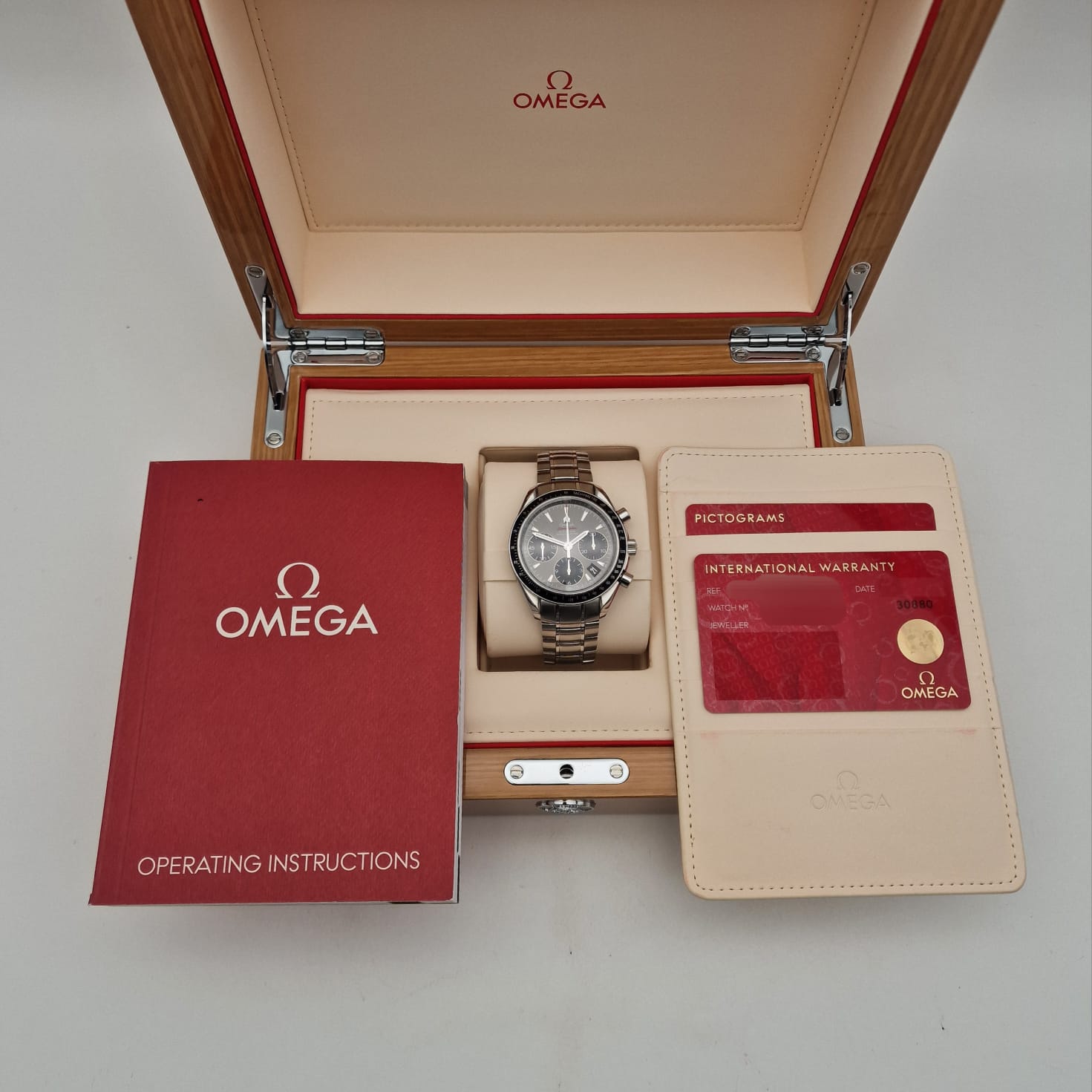 Omega Speedmaster Date 40mm Automatik Herrenuhr 32330404006001 Box + og. Papiere