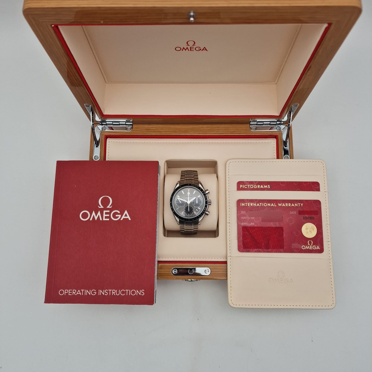 Omega Speedmaster Date 40mm Automatik Herrenuhr 32330404006001 Box + og. Papiere