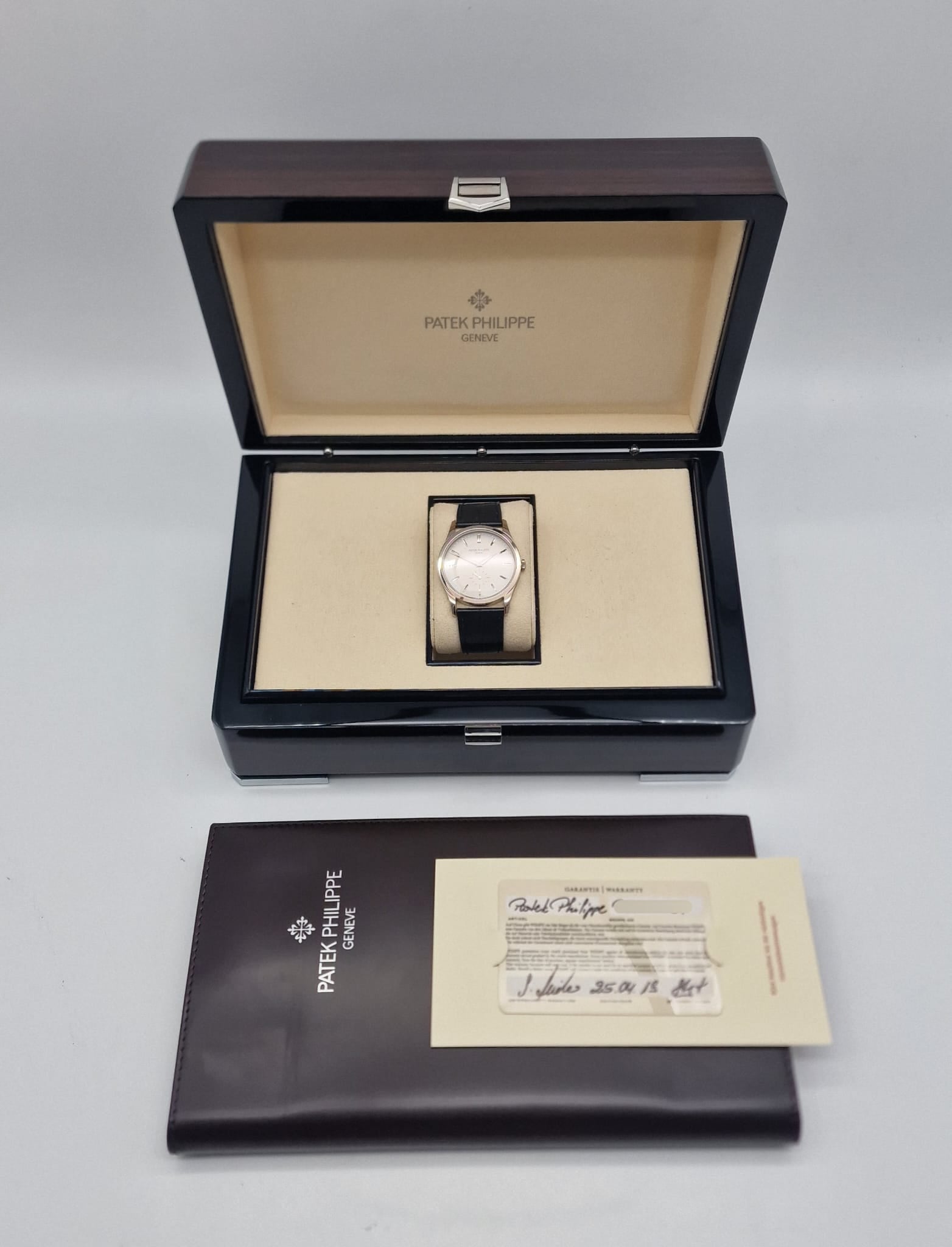 Patek Philippe Calatrava 37MM 18K Weißgold 5196G-001 Box + og. Papiere