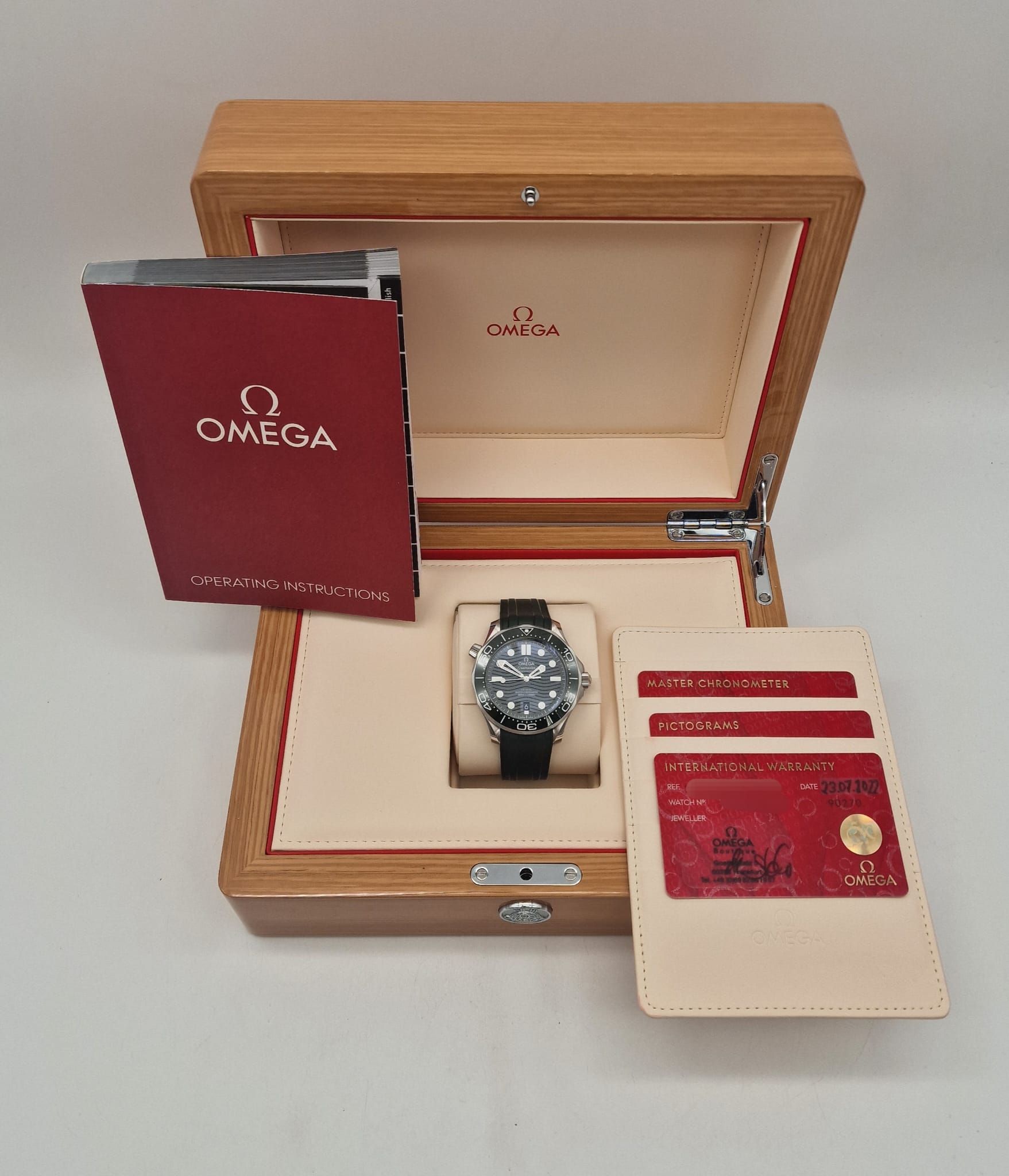 Omega Seamaster 300M Diver Automatik 21032422010001 Box + og. Papiere