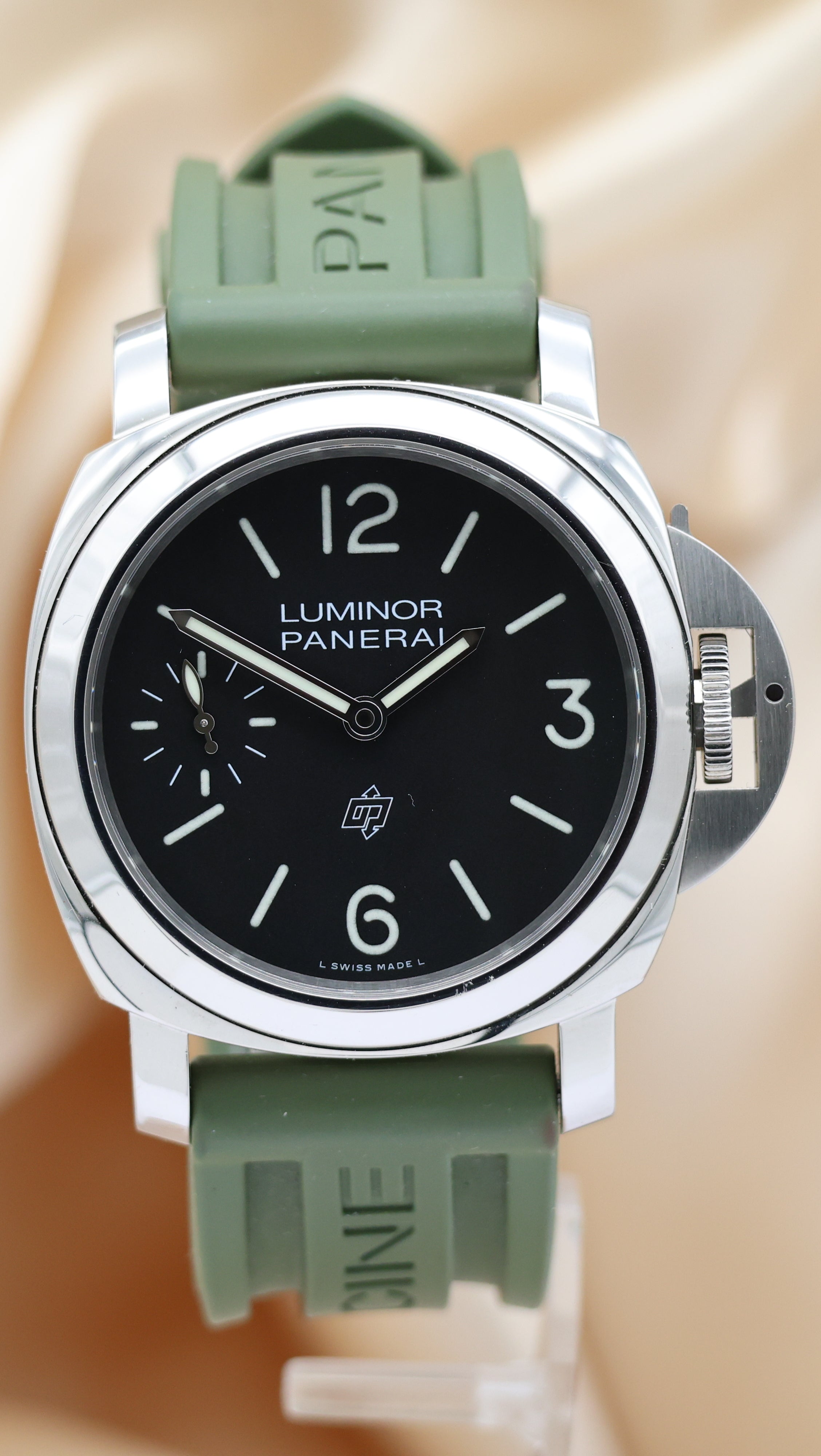 Panerai Luminor Base Logo 44mm Handaufzug Herrenuhr PAM01084 Box + og. Papiere