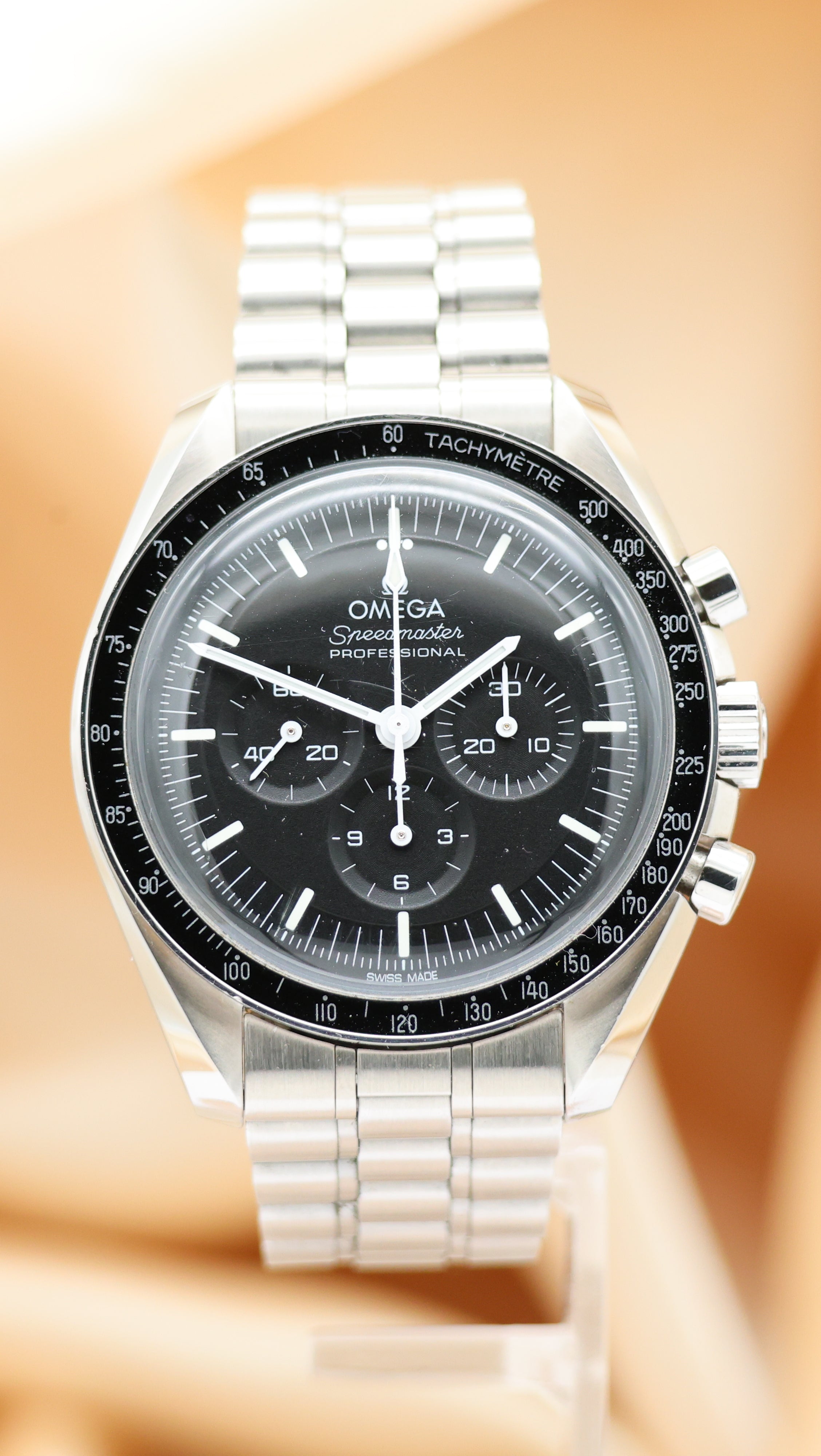 Omega Speedmaster Professional Moonwatch 42mm Handaufzug Herrenuhr 31030425001001 Box + og. Papiere