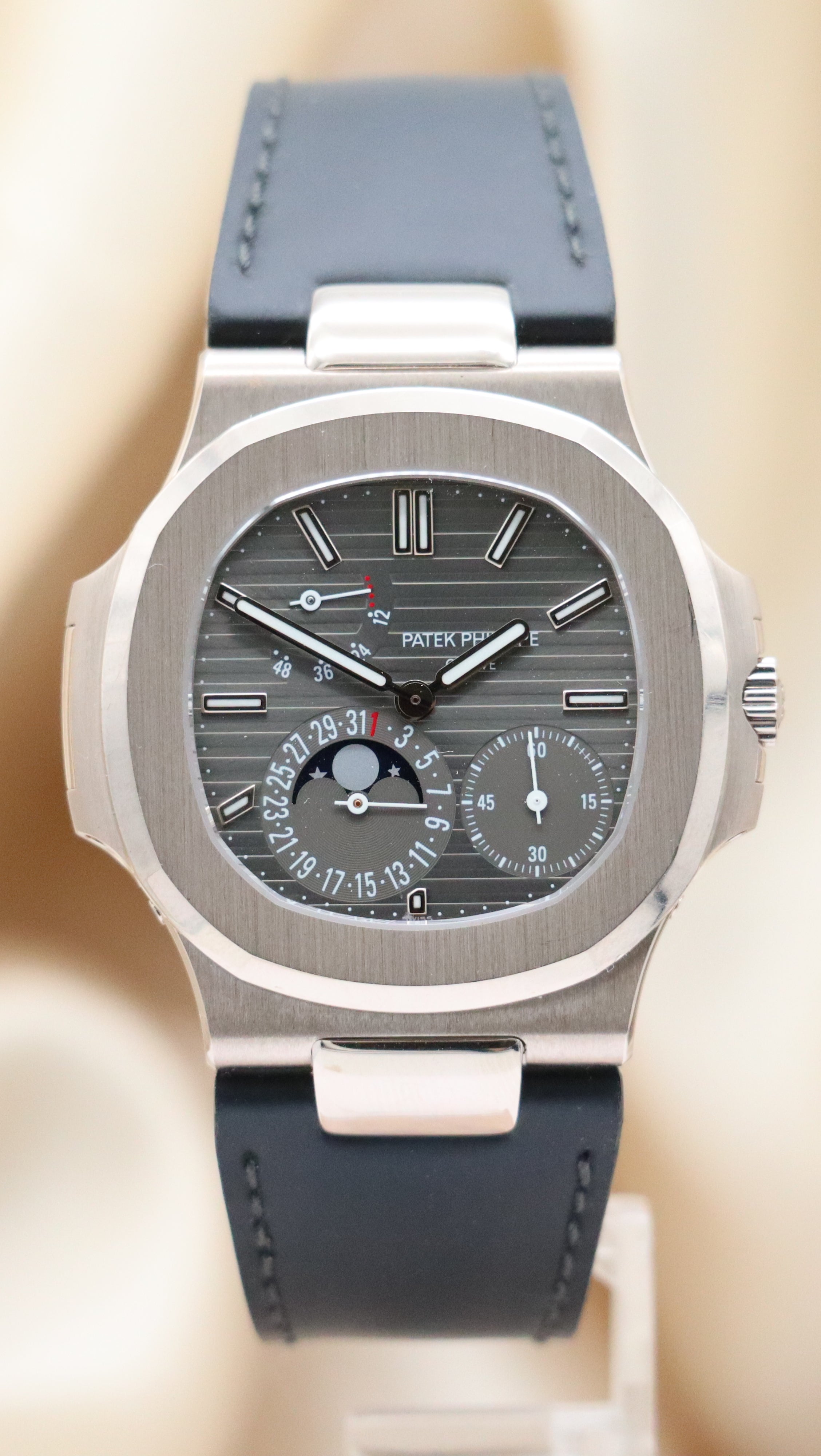 Patek Philippe Nautilus Weißgold 5712G-001 Box + og. Papiere Fullset aus 2010 Deutsch